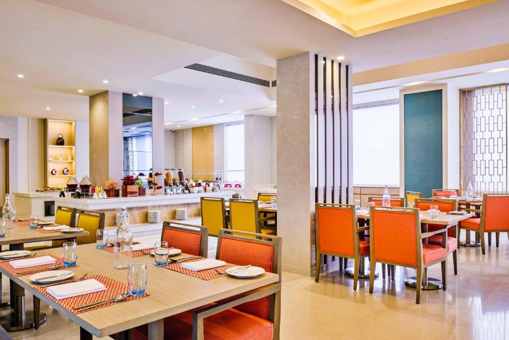 Restaurace v ubytování Vivanta Ahmedabad SG Highway