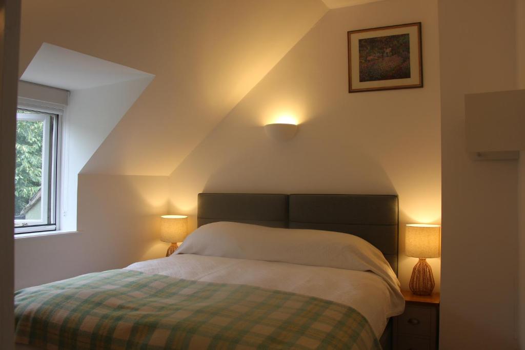 Voodi või voodid majutusasutuse Coot Cottage - holiday house with fantastic lake views toas