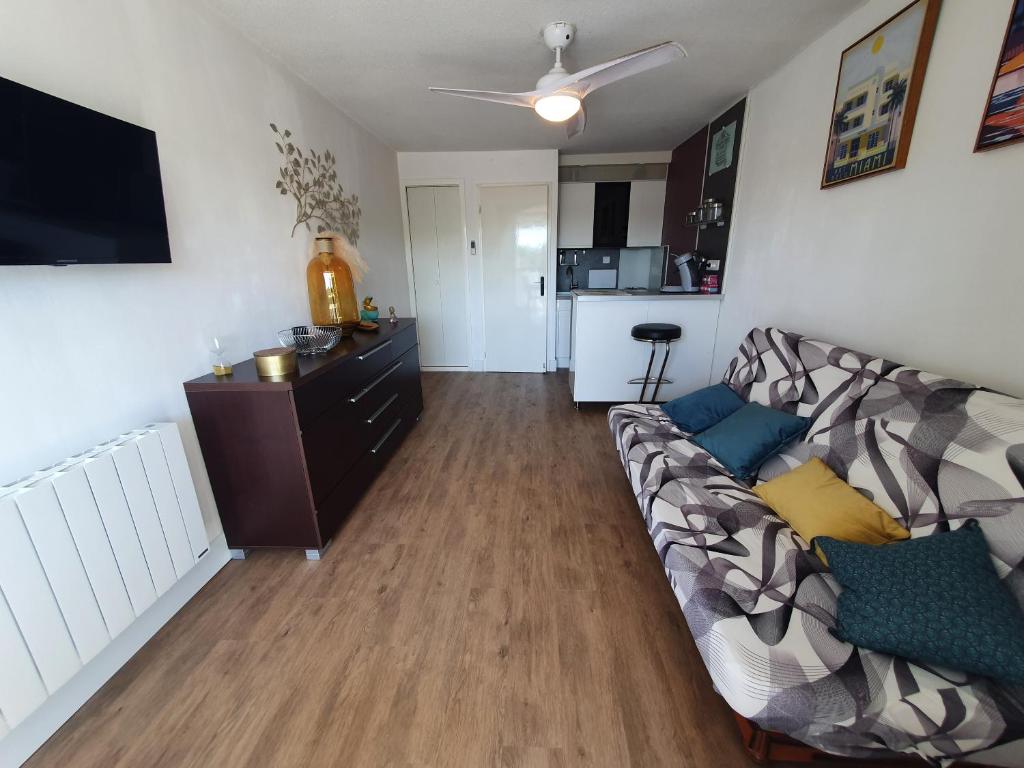 Kuchyňa alebo kuchynka v ubytovaní Studio cabine mer et pinède 26m2: 4pers, neuf, cosy