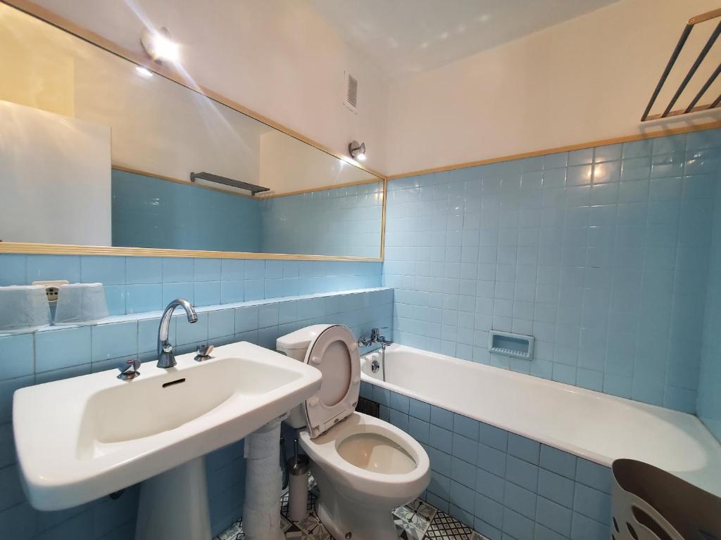 Kúpeľňa v ubytovaní FREJUS PLAGE Tour Mediterranee 10e Etage T2 38m2