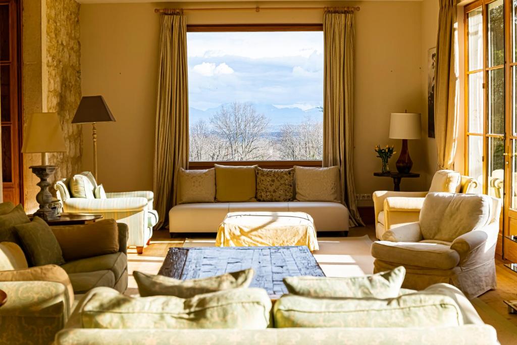 Fotografia z galérie ubytovania Chateau d'Echenevex - Luxury Escape near Geneva v destinácii Échenevex