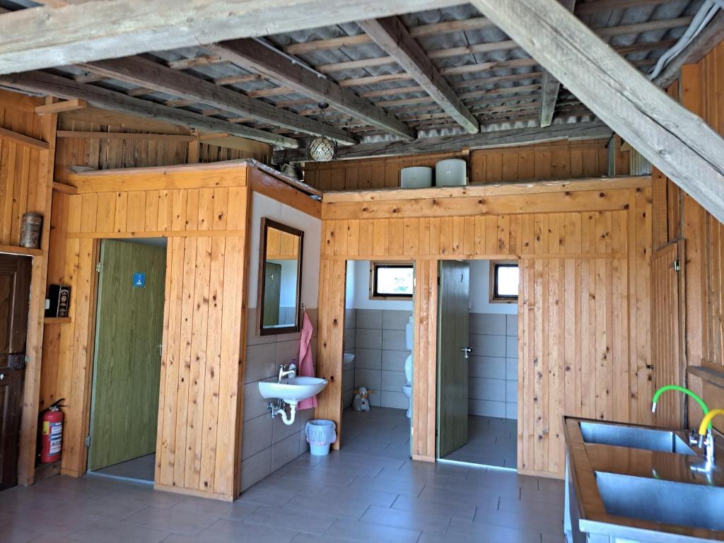 Fotografie z fotogalerie ubytování GLAMPING HOUSE RANČ LUŽE v destinaci Luže
