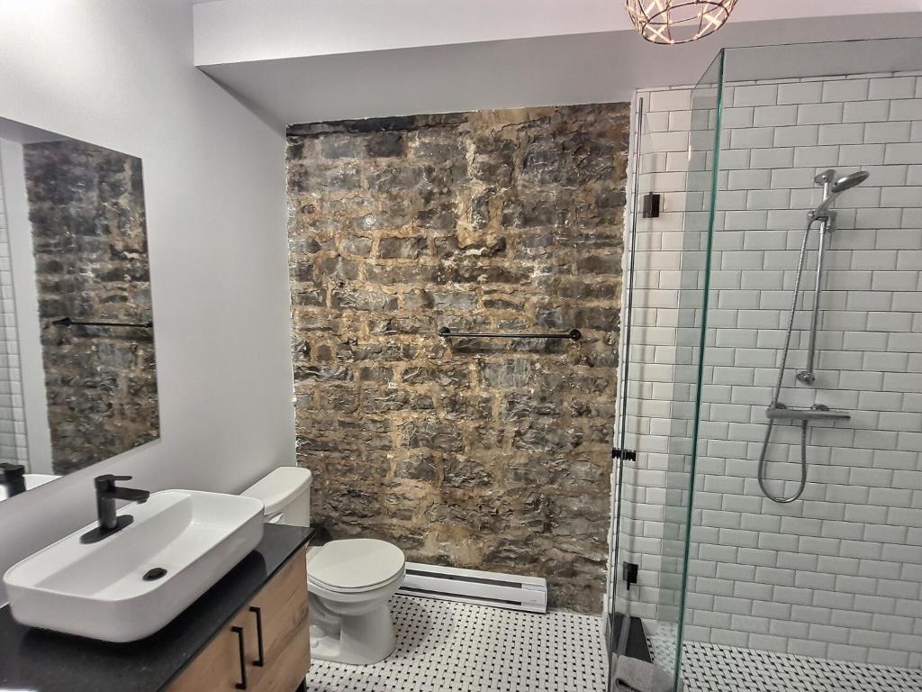 Ванная комната в Hidden Gem - Old Québec at its best !