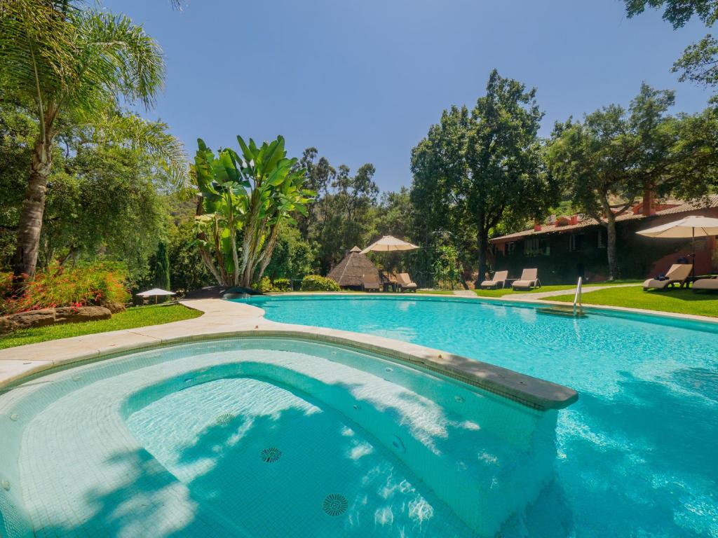 Bazén v ubytování Cubo's Finca La Fuente del Pedregal Casa 3 nebo v jeho okolí