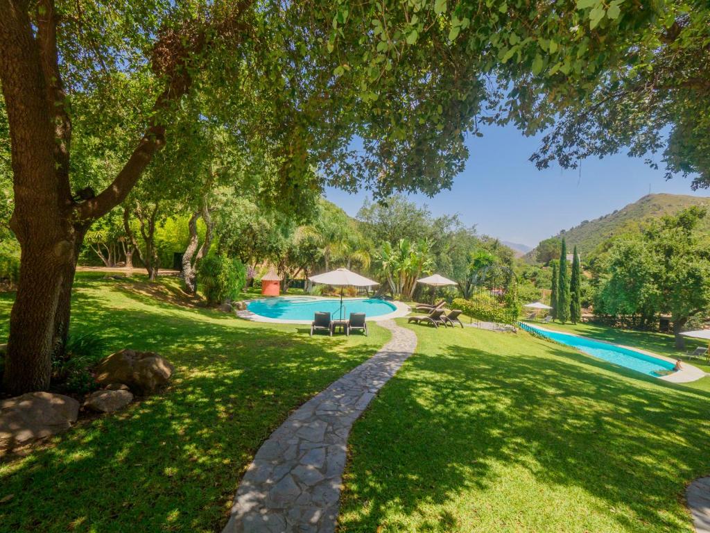 Bazén v ubytování Cubo's Finca La Fuente del Pedregal Casa 3 nebo v jeho okolí