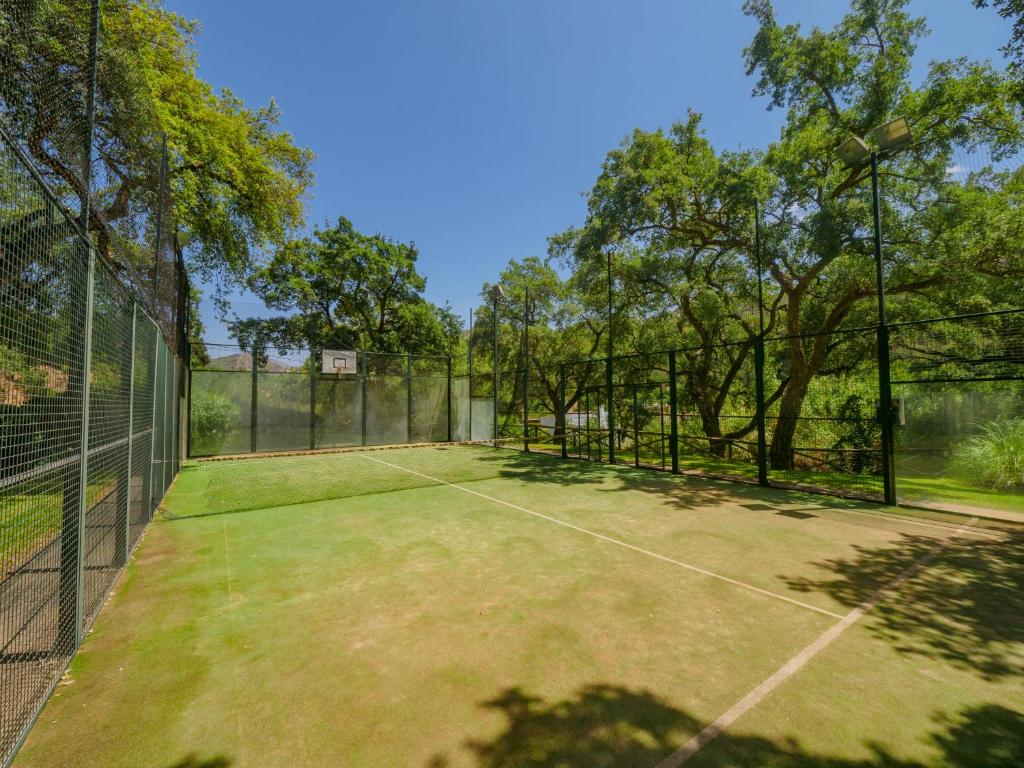 Tenis a/nebo squash v ubytování Cubo's Finca La Fuente del Pedregal Casa 3 nebo okolí