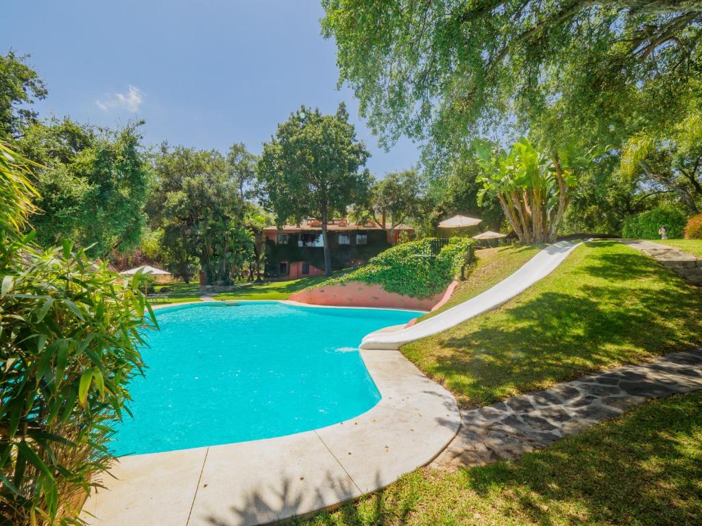 Bazén v ubytování Cubo's Finca La Fuente del Pedregal Casa 3 nebo v jeho okolí