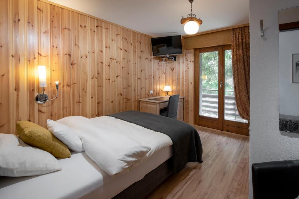 Postel nebo postele na pokoji v ubytování Hotel le Beausite