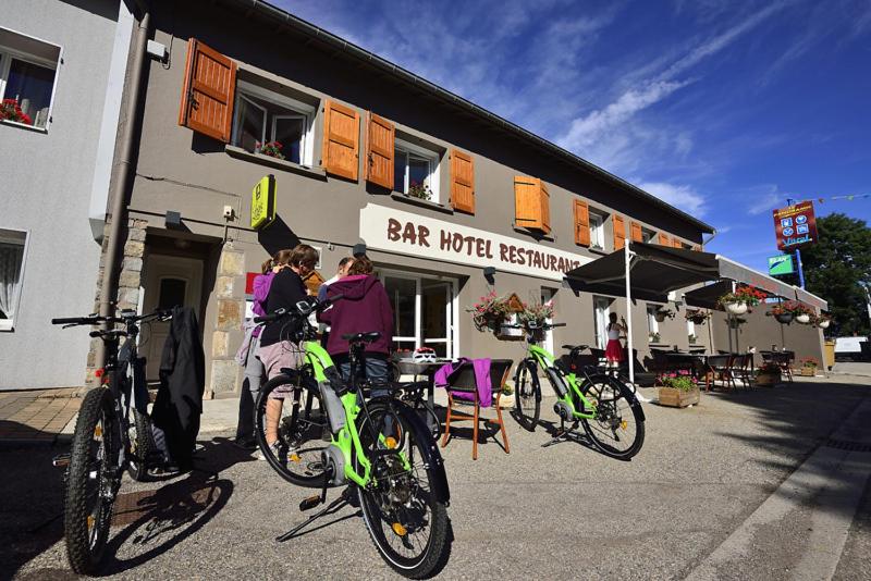 Jízda na kole v ubytování Maison VERNET - Hôtel Beauséjour nebo okolí