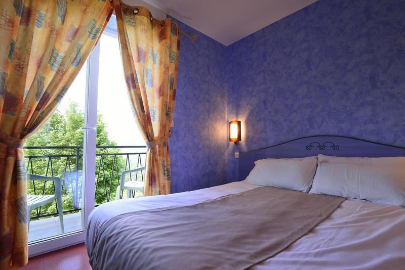 Postel nebo postele na pokoji v ubytování Maison VERNET - Hôtel Beauséjour