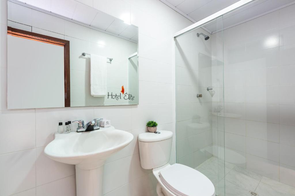 Koupelna v ubytování Hotel Elite