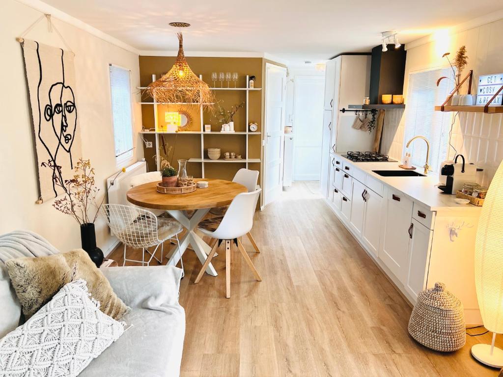 Kuchyň nebo kuchyňský kout v ubytování Trendy House Hattem nr64