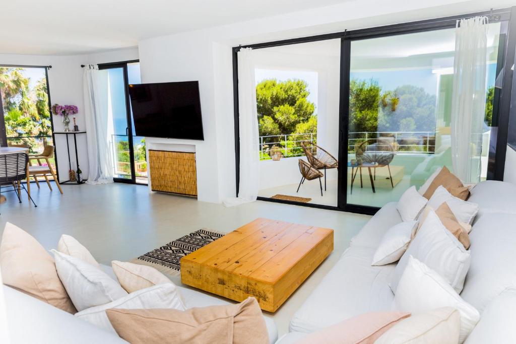 A television and/or entertainment centre at Villa Mediterraneo Cabo La Nao by Rock Rentals