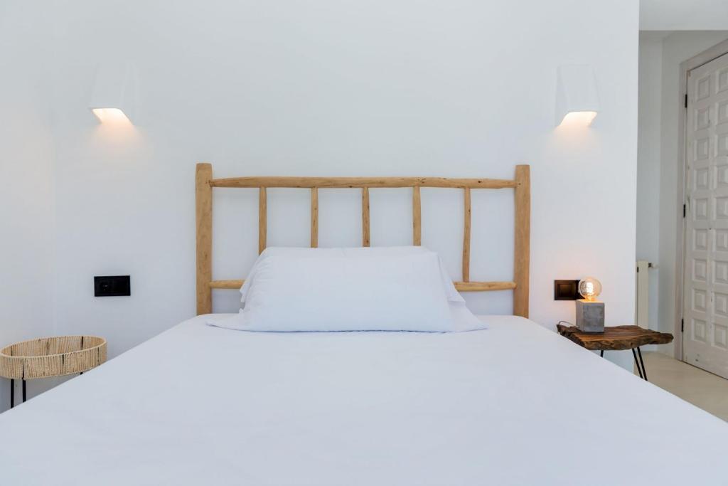 A bed or beds in a room at Villa Mediterraneo Cabo La Nao by Rock Rentals