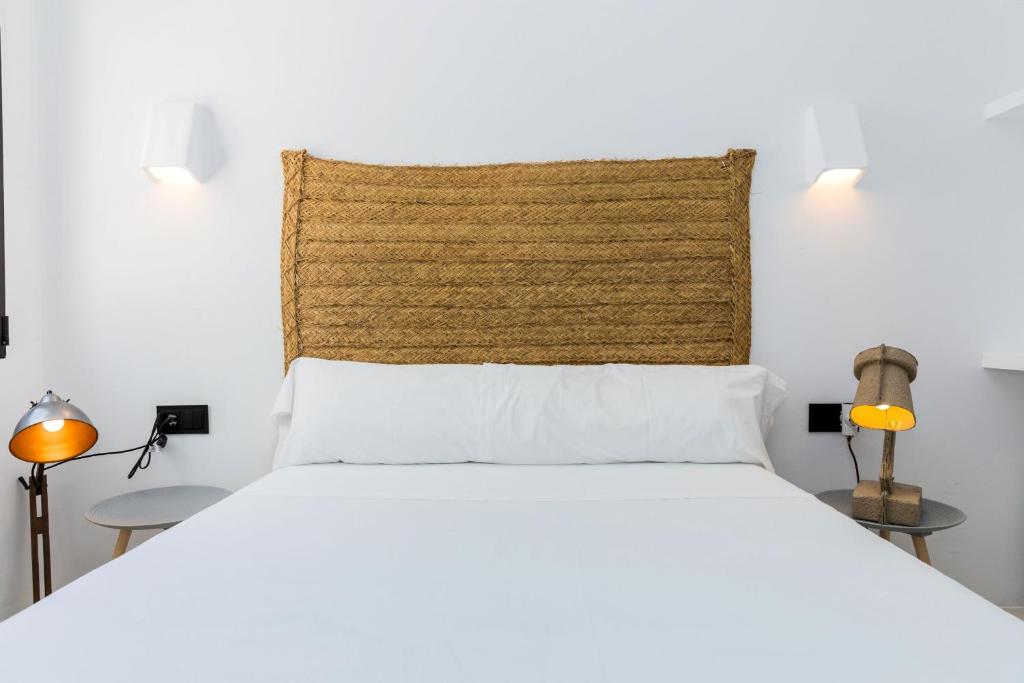 A bed or beds in a room at Villa Mediterraneo Cabo La Nao by Rock Rentals