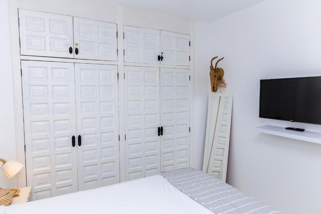 A television and/or entertainment centre at Villa Mediterraneo Cabo La Nao by Rock Rentals