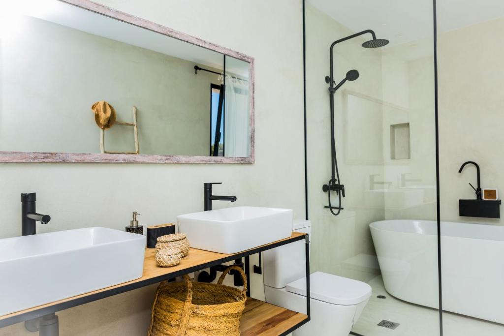 A bathroom at Villa Mediterraneo Cabo La Nao by Rock Rentals