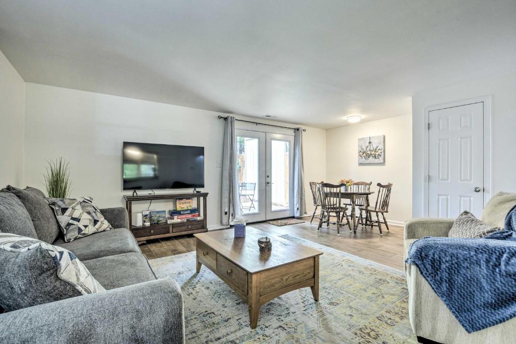 Cary Townhome about Walk to Downtown and Breweries!, Cary (updated