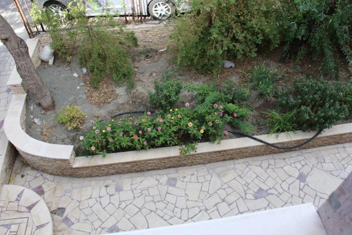 Large, sunny 2nd floor with separate enterance. - Apartment Mit 1 Schlafzimmer