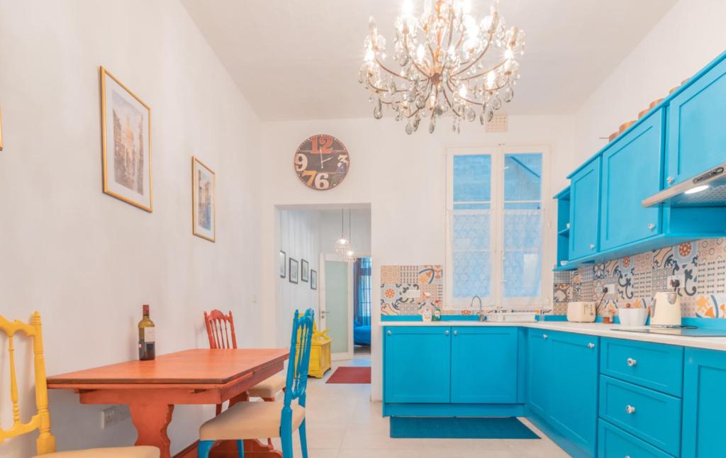 Blue Waves Apartment with Maltese Balcony - One-Bedroom Apartment