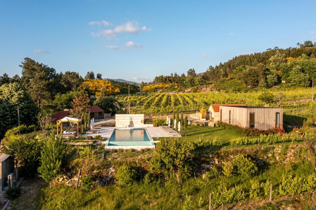 Um jardim no exterior de Peso Village