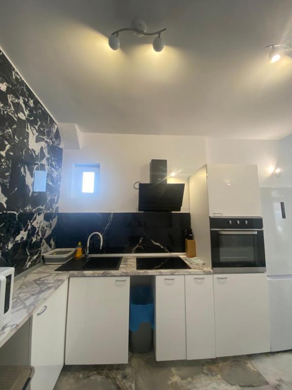 Kuchyň nebo kuchyňský kout v ubytování DUNJA apartment