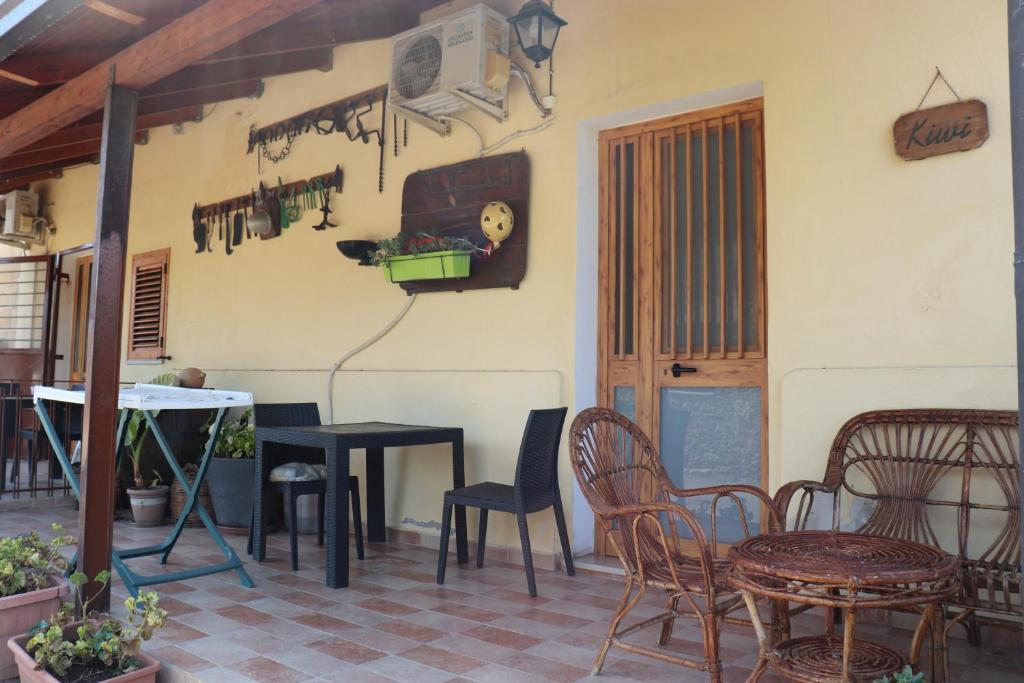 Televízia a/alebo spoločenská miestnosť v ubytovaní Il Terrazzo Sul Sinni