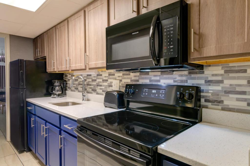 Captain's Quarters Resort - Oceanfront Double Suite