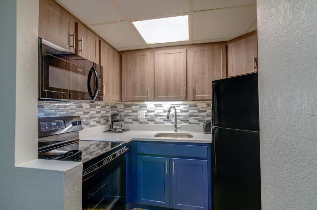 Captain's Quarters Resort - Double Suite With Partial Ocean View