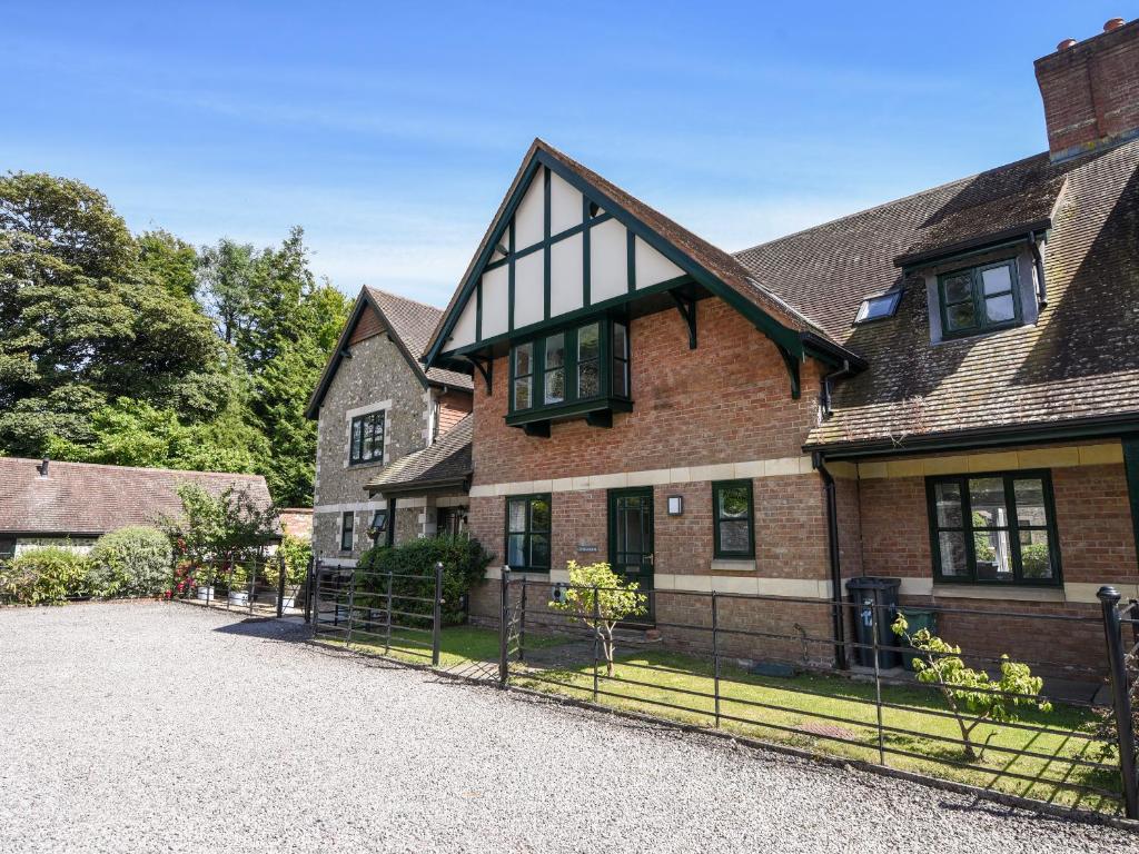 12 The Gardens, Lyme Regis (updated prices 2024)