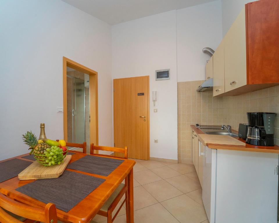 Kuchyň nebo kuchyňský kout v ubytování Apartments Baresic