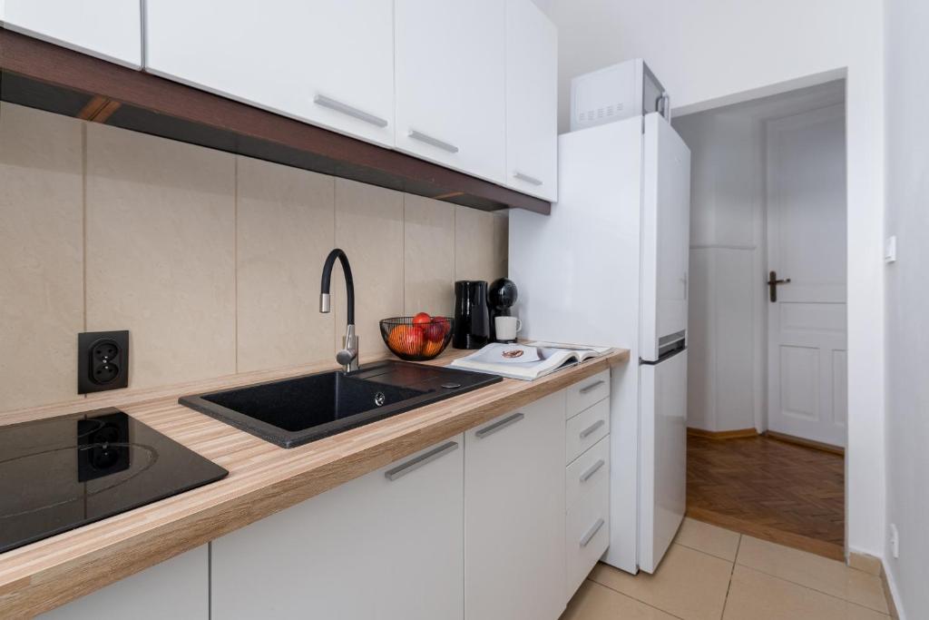 Kuchyňa alebo kuchynka v ubytovaní Brzozowa Apartments by Hostly
