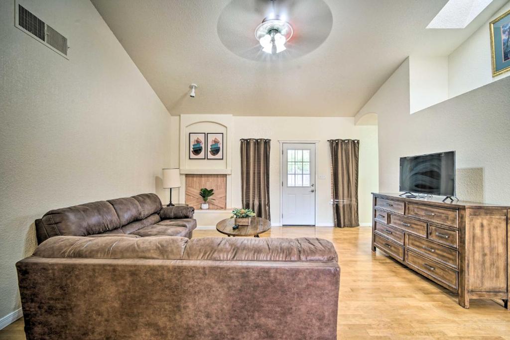 Convenient Las Cruces Home with Patio and Grill!, Las Cruces (updated