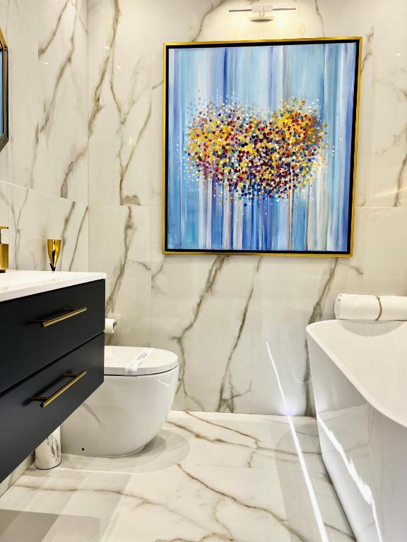 Koupelna v ubytování MONDRIAN Luxury Suites & Apartments Market Square I