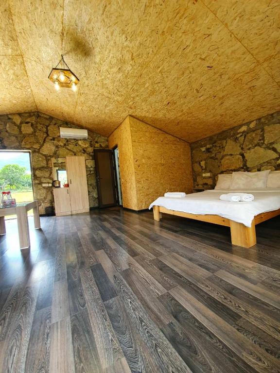 Postel nebo postele na pokoji v ubytování Guest House Ijevan's Garden