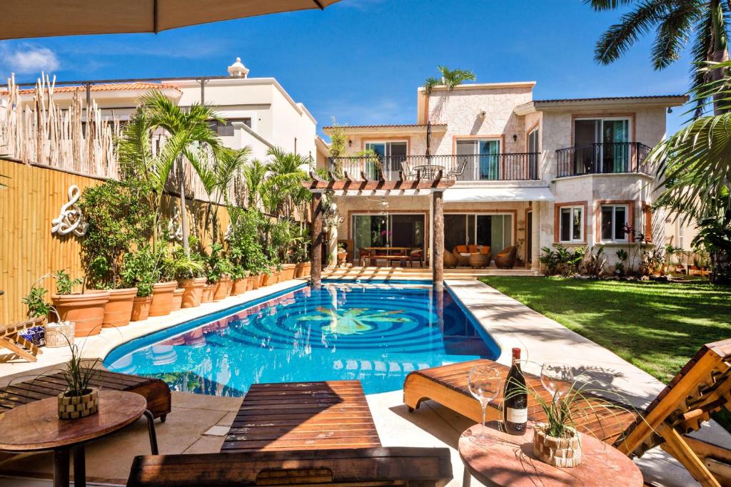 a swimming pool in the backyard of a house at Casa Jaguar in Puerto Aventuras