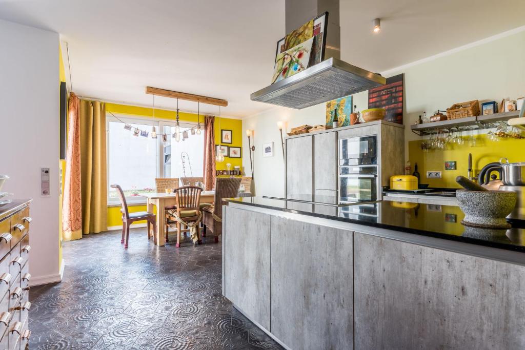 a kitchen with a table and a dining room at Super Host im Bremer Viertel. in Bremen
