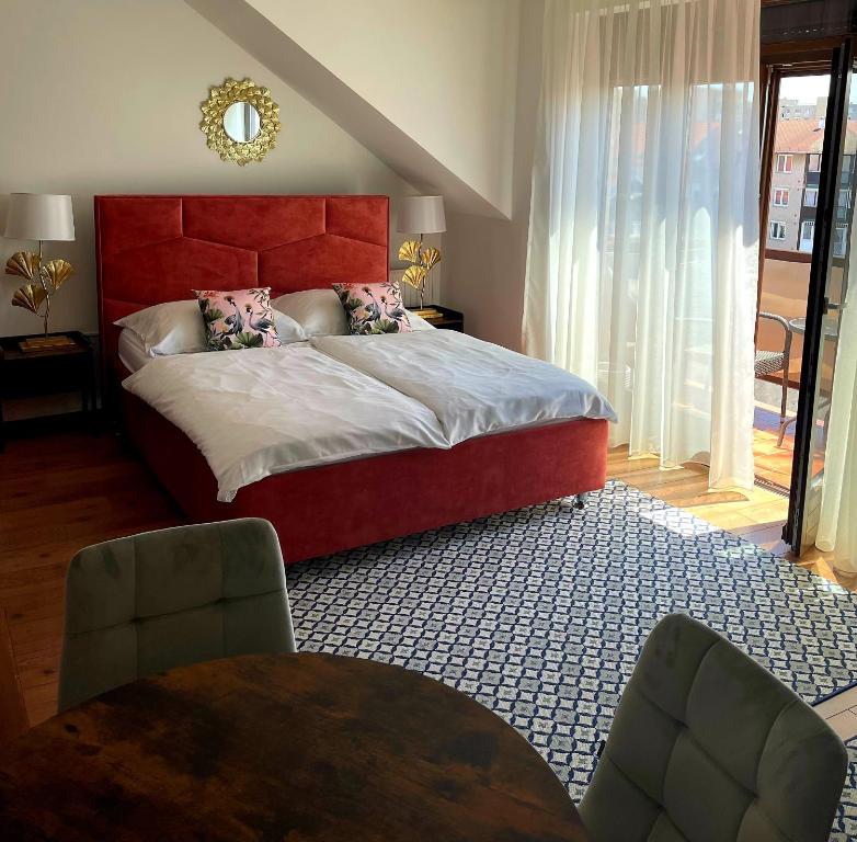 A bed or beds in a room at Fit Paradise Apartman