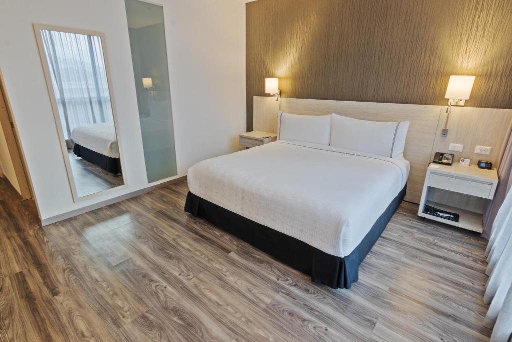 Postel nebo postele na pokoji v ubytování Sonesta Hotel Ibagué