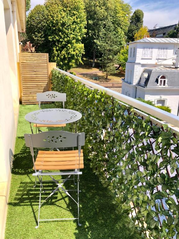 Vonkajšia záhrada v ubytovaní Luxueux Appartement Trouville/Deauville avec balcon