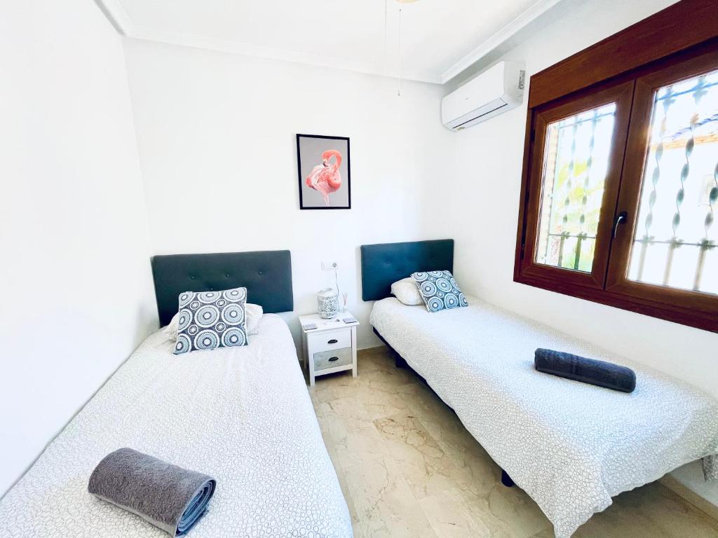 Postel nebo postele na pokoji v ubytování Casa Beth Villamartin 2 Bedroom/ 2 Bathroom with Pool