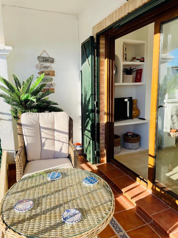 Posezení v ubytování Casa Beth Villamartin 2 Bedroom/ 2 Bathroom with Pool