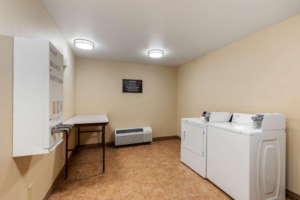 Postel nebo postele na pokoji v ubytování Best Western Plus Red River Inn