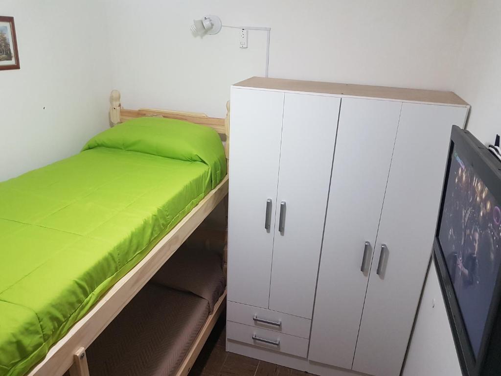 Легло или легла в стая в Habitación con baño privado Un piso por escalera