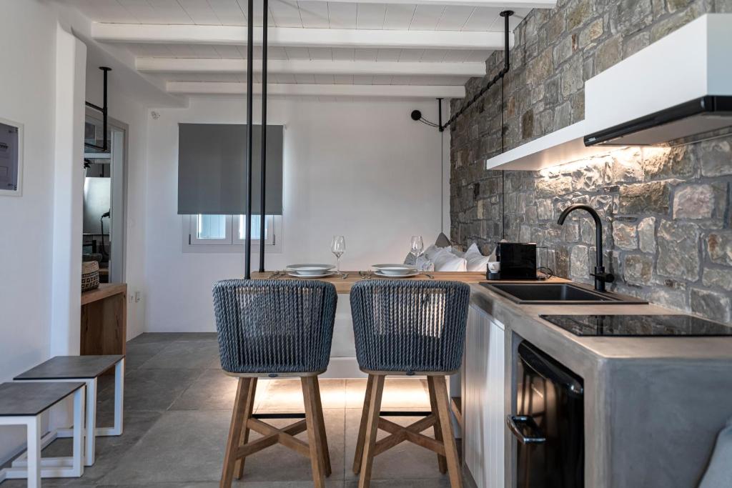Kuchyň nebo kuchyňský kout v ubytování Manesis Suites