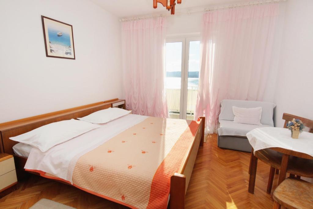 Fotografia z galérie ubytovania Apartments with a parking space Mimice, Omis - 5958 v Mimiciach