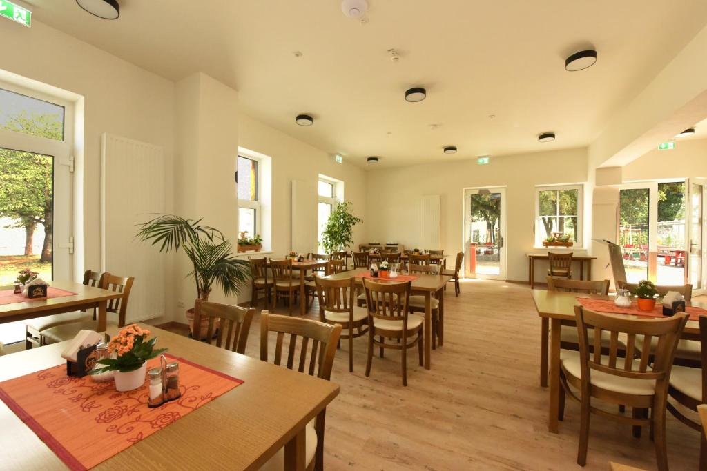 Restaurace v ubytování Hotel Am Gleis 1