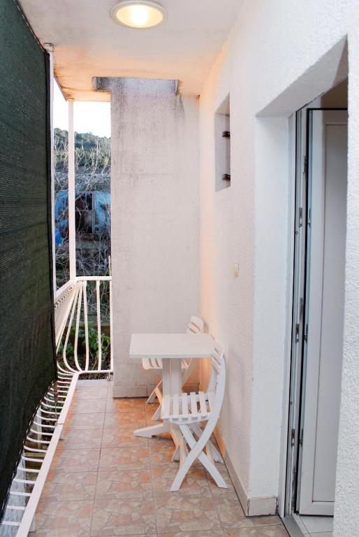 Balkón alebo terasa v ubytovaní Apartments by the sea Vinisce, Trogir - 5982