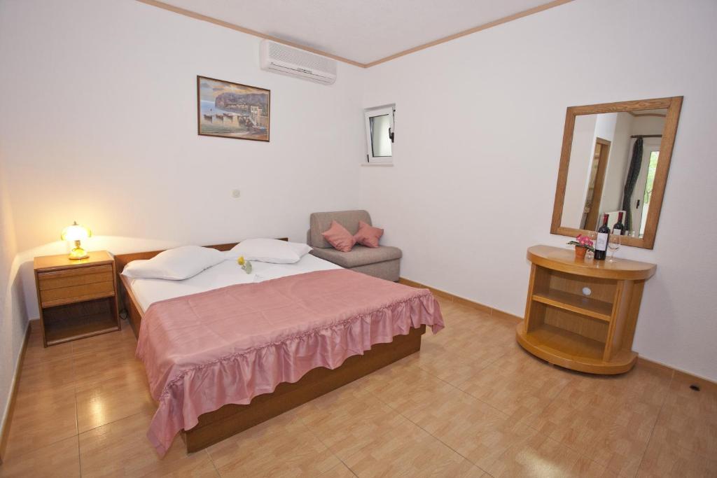 Fotografia z galérie ubytovania Triple Room Brela 6056a v destinácii Brela
