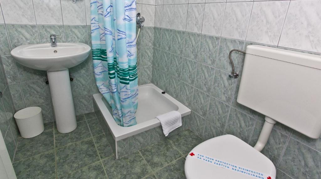 Fotografia z galérie ubytovania Triple Room Brela 6056a v destinácii Brela
